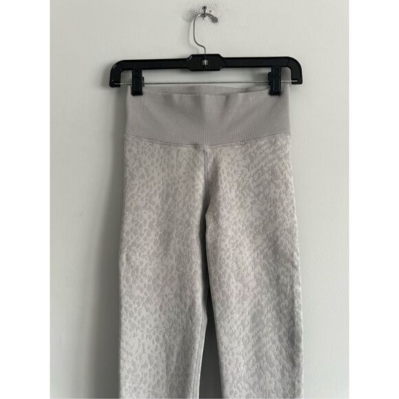 offline by aerie high rise gray snakeskin pattern leggings women’s size XS - Picture 2 of 7